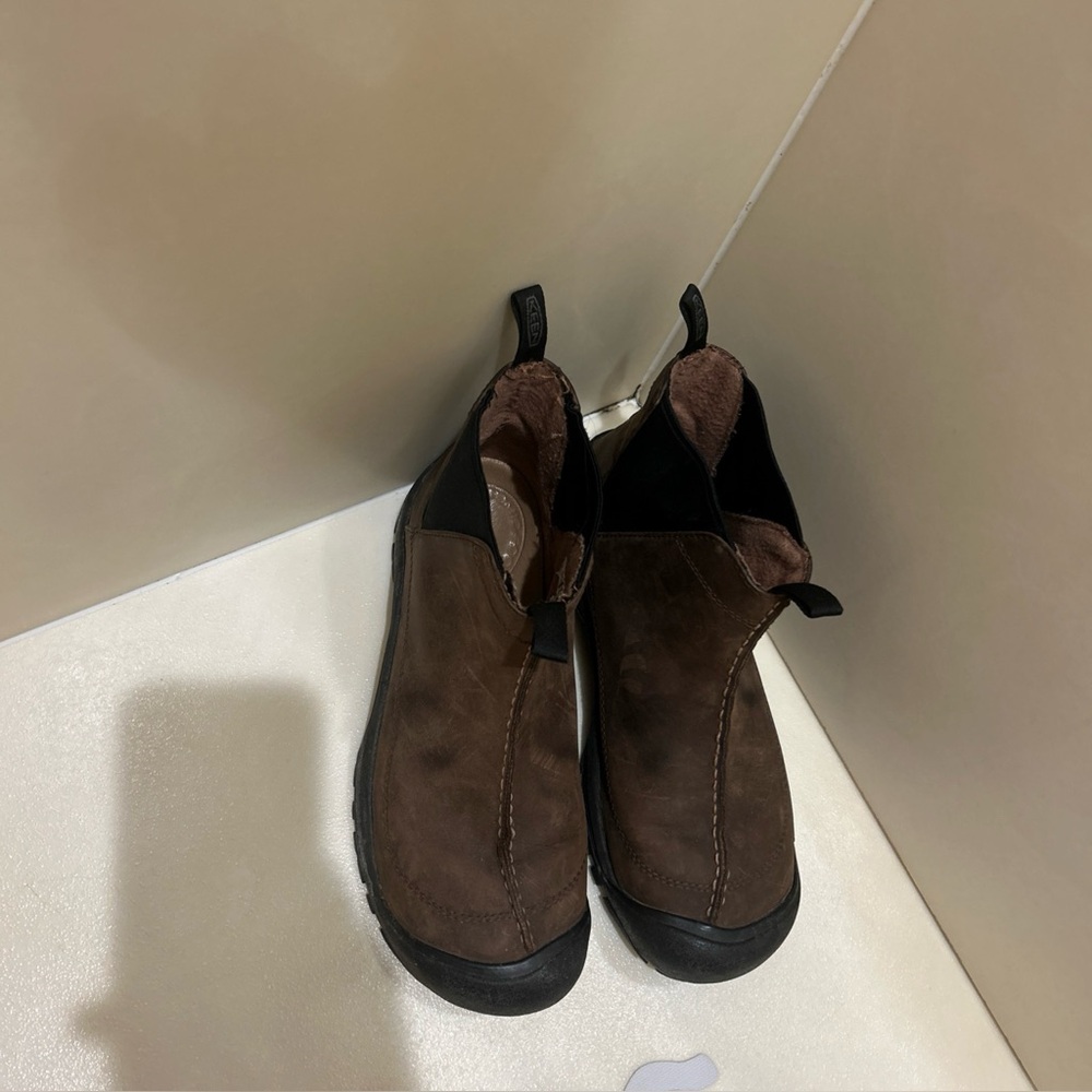 Women’s Keen Salem Chelsea Leather Ankle Boots 
Size 10